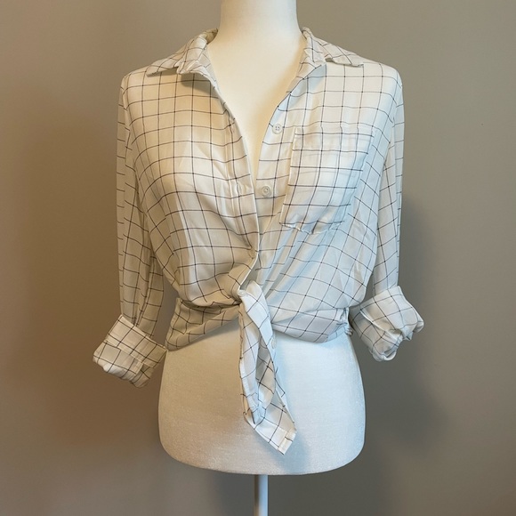 Loose, flowy white windowpane collared shirt - Picture 2 of 4